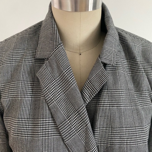 Pinstripes Blazer - Picture 3 of 7